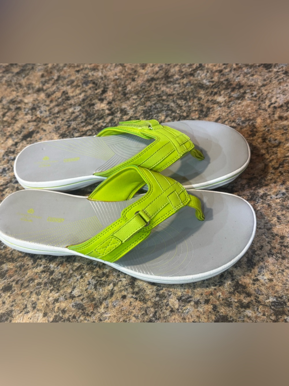 Clarks Cloudsteppers Womens Size 10 Lime Green Thong Flip Flop Comfort Sandals